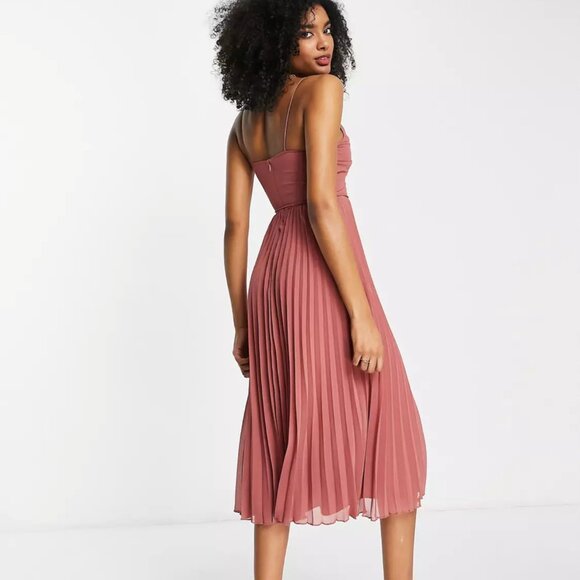 ASOS DESIGN twist front pleated cami midi dress with belt in rose pink - Picture 2 of 4